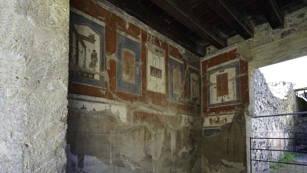 VI.16 Herculaneum. August 2021.
Looking towards east wall and south-east corner, with doorway to atrium of VI.17 in south wall. Photo courtesy of Robert Hanson